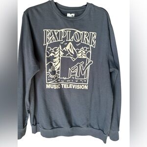 ☑️ RETRO MTV EXPLORE - Graphic Men's Crewneck Sweater - Grayish Blue